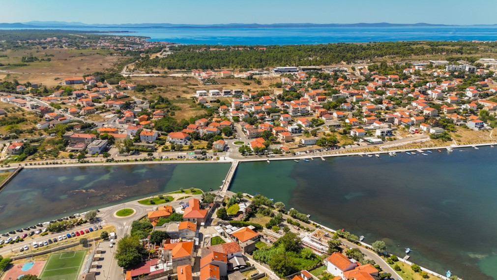Energeticky úsporná moderná oáza v Nine s bazénom a saunou, apartmán A2