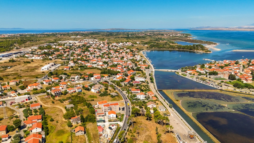 Energeticky úsporná moderná oáza v Nine s bazénom a saunou, apartmán A2
