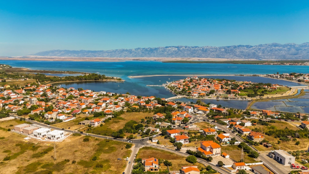 Energeticky úsporná moderná oáza v Nine s bazénom a saunou, apartmán A2