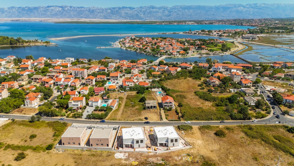 Energeticky úsporná moderná oáza v Nine s bazénom a saunou, apartmán A2