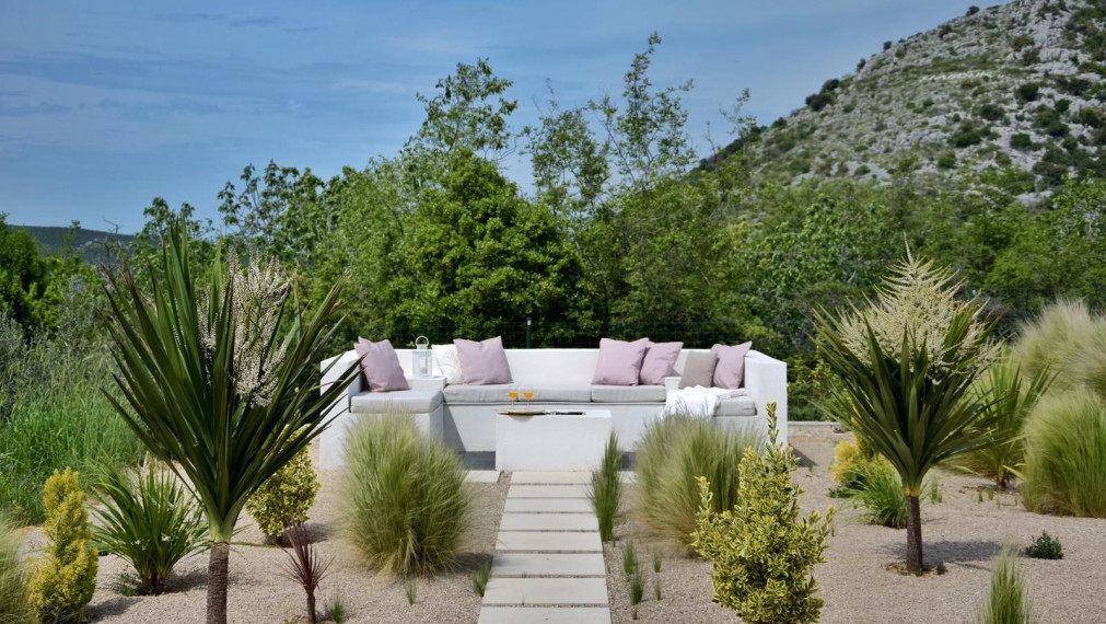 Luxusná vila s priestranným pozemkom a výhľadom na prírodné krásy Vransko jazera