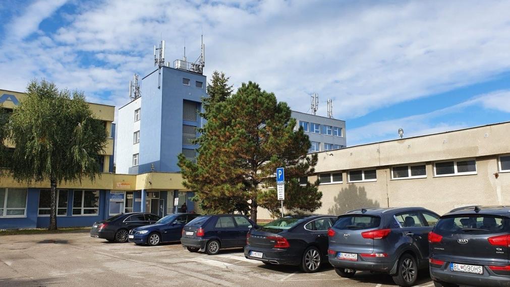 Prenájom kancelárskych a prevádzkových priestorov s parkovaním po kompletnej rekonštrukcii