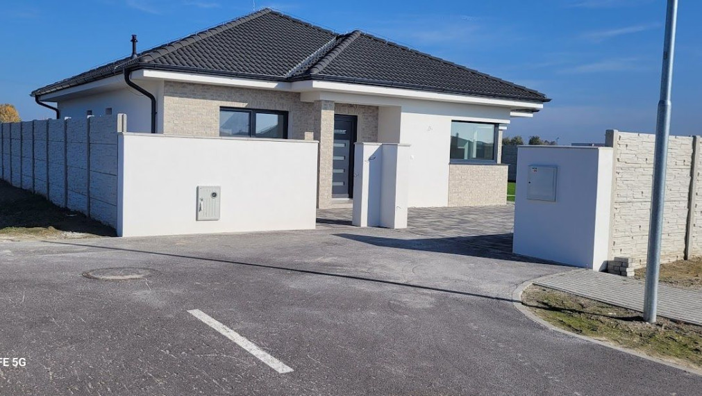 Nadštandardná novostavba 4 izbový bungalov hneď k nasťahovaniu