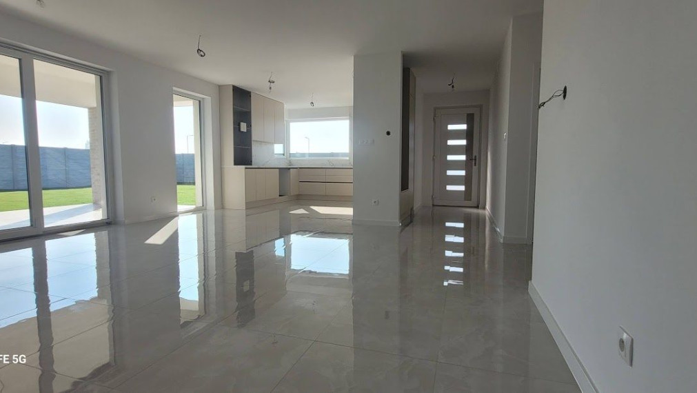 Nadštandardná novostavba 4 izbový bungalov hneď k nasťahovaniu