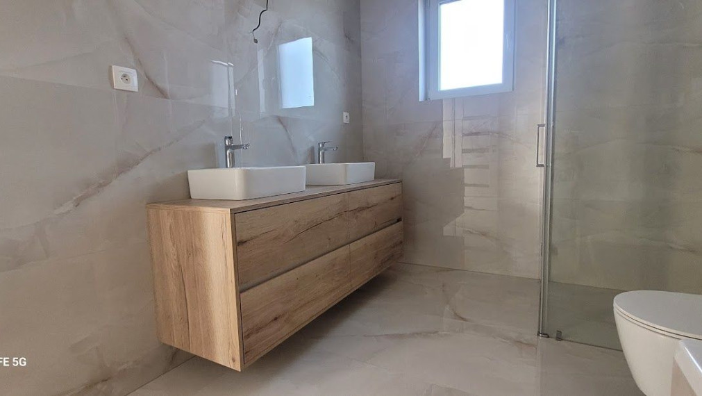 Nadštandardná novostavba 4 izbový bungalov hneď k nasťahovaniu