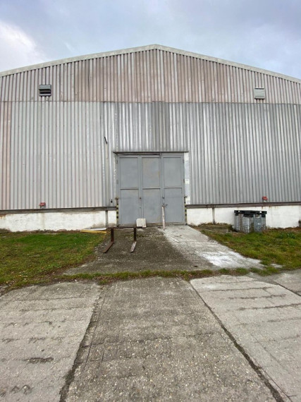 Skladová hala 3900 m2 na prenájom Trnava, Zavar