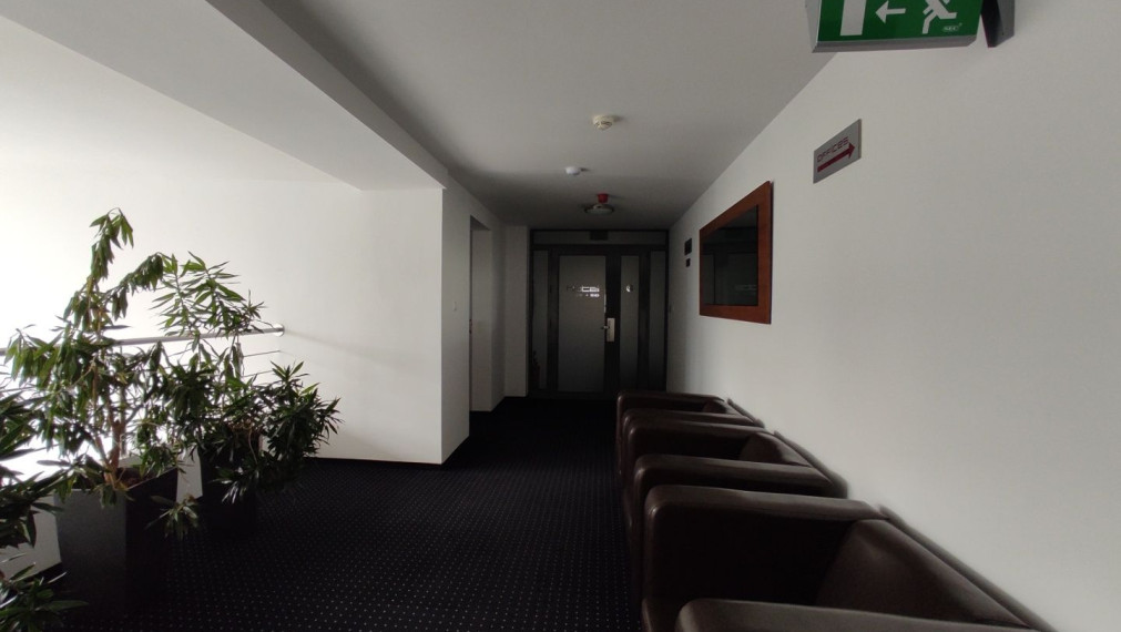 Moderný kancelársky celok s klientskym parkovaním, HOTEL ASTON-Bajkalská 130m2