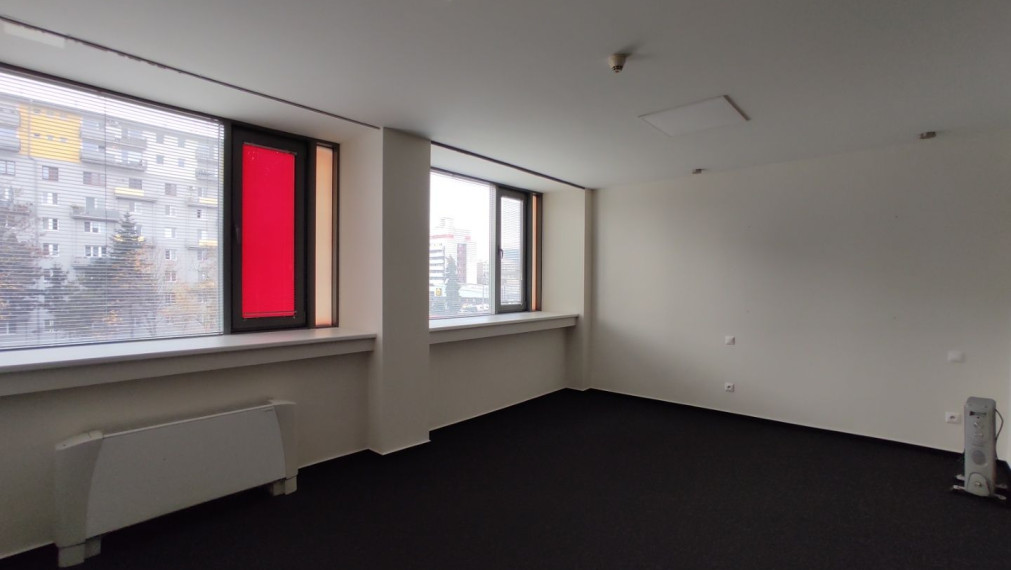 Kancelársky priestor so sociálnym zázemím a parkovaním v Business Hoteli Aston, 36m2