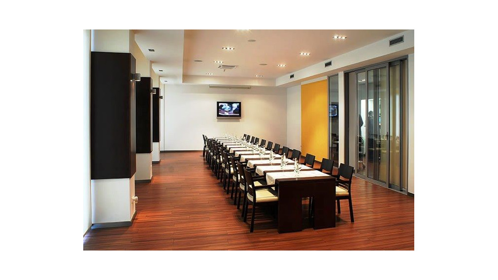 Kancelársky priestor so sociálnym zázemím a parkovaním v Business Hoteli Aston, 36m2