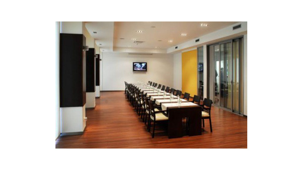 Kancelársky priestor so sociálnym zázemím a parkovaním v Business Hoteli Aston, 36m2