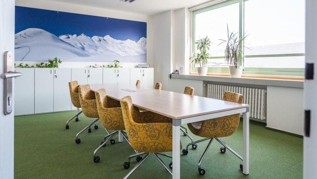 Kancelárske priestory na Námestí SNP, v blízkosti Kamenného Námestia, 80m2 TOP