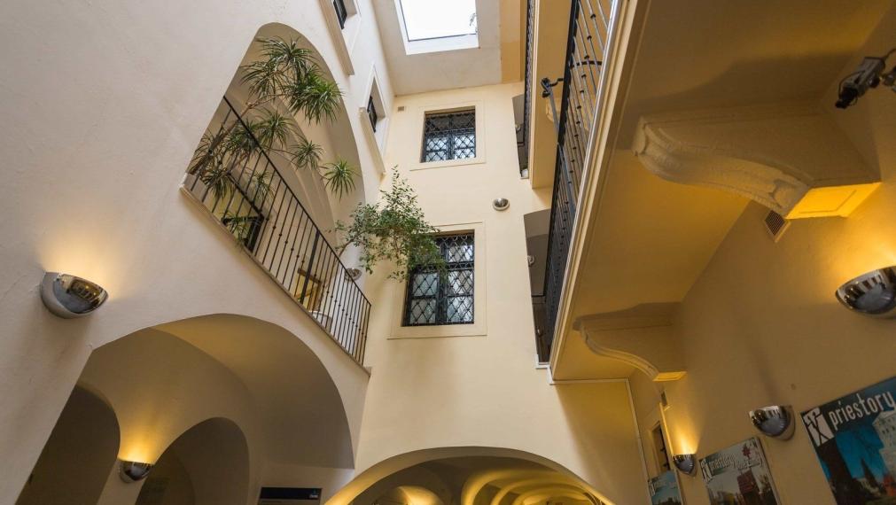 Priestory na pešej zóne v krásnej historickej budove, Michalská ulica-Staré Mesto TOP