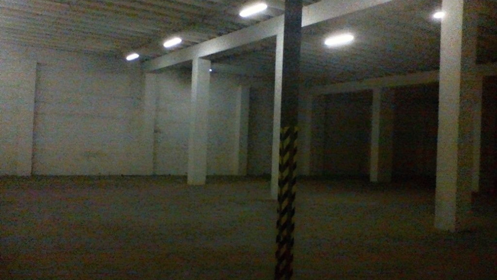 Skladové priestory, Na pántoch, Bratislava III