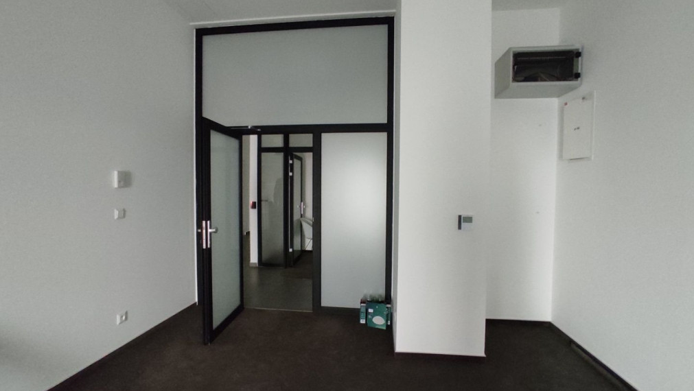 Moderné administratívne priestory s výhľadom na Prezidentský Palác, BAI