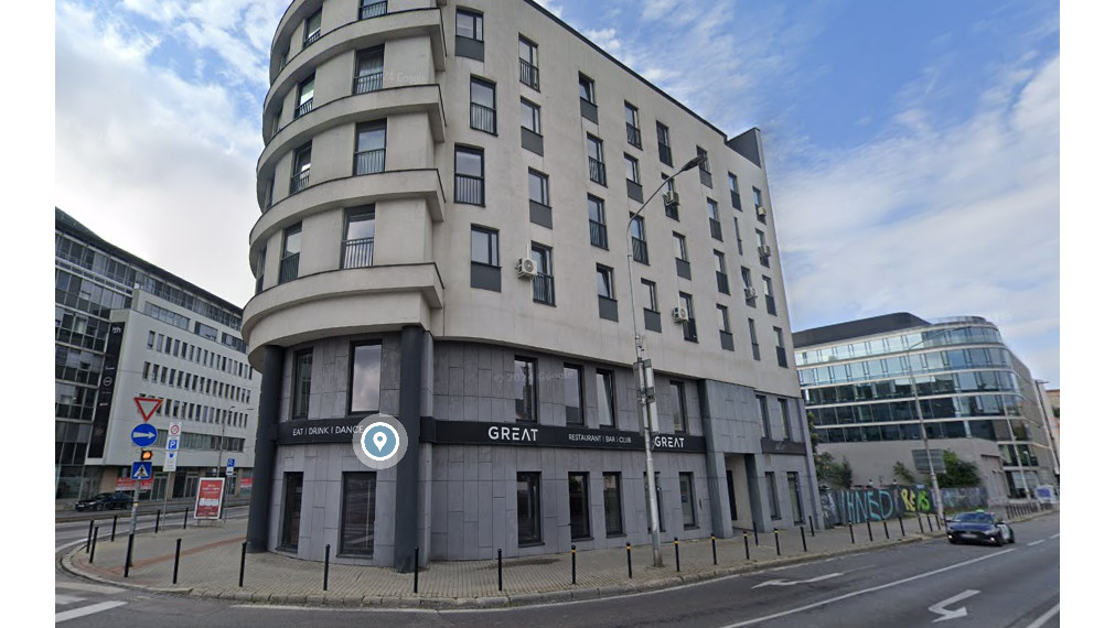 Moderné administratívne priestory s výhľadom na Prezidentský Palác, BAI