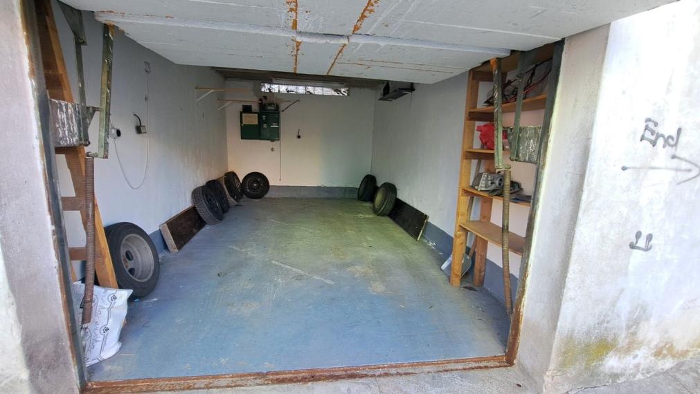 Garáž, Dúbravčická ulica