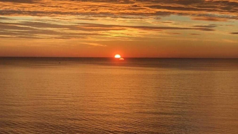 Moderné vily s bazénom a parkoviskom v blízkosti pláže v Mil Palmeras Španielsko