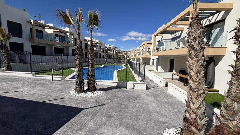 Dvoj a trojizbové apartmány v rezidenčnej oblasti Villamartin, Costa Blanca
