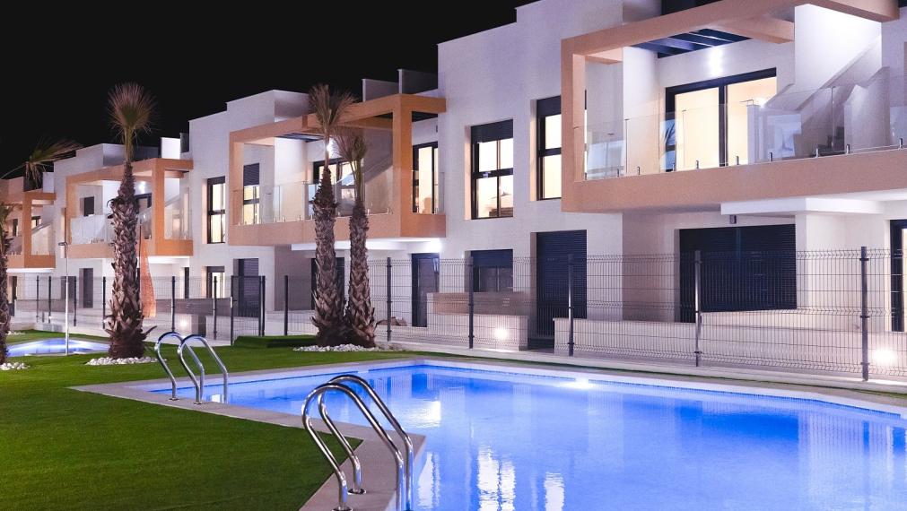Dvoj a trojizbové apartmány v rezidenčnej oblasti Villamartin, Costa Blanca
