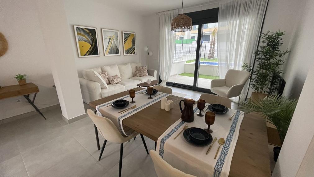 Dvoj a trojizbové apartmány v rezidenčnej oblasti Villamartin, Costa Blanca