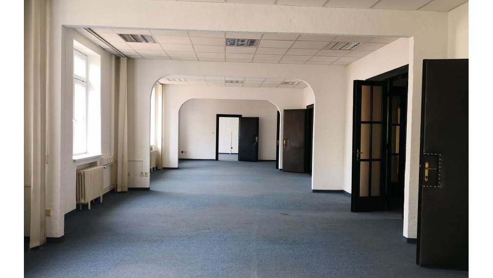 Kancelársky celok v historickej budove centre Bratislavy na Grossligovej ulici, aj s parkovaním