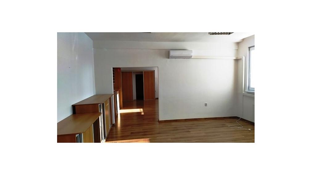 Zariadená klimatizovaná dvojkancelária s príručným skladom