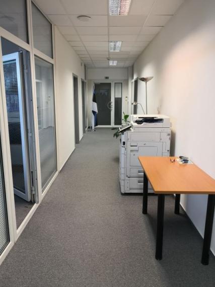 Reprezentatívne kancelárie s výhľadom na jazero, 245 m2