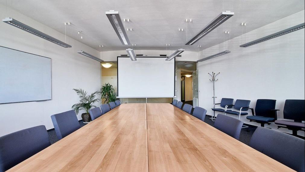 Priestory vhodné na administratívu či služby v tesnej blízkosti ŽST Petržalka, Röntgenova