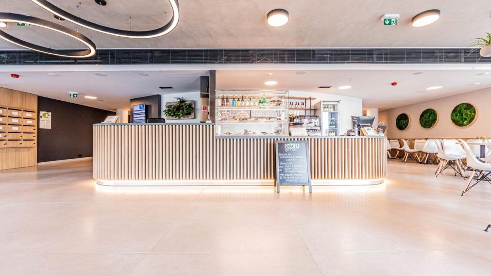 Priestory vhodné na administratívu či služby v tesnej blízkosti ŽST Petržalka, Röntgenova