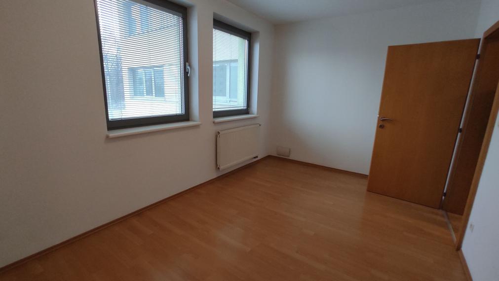 Celok 2 kancelárií so zázemím + 2x PARKING, v blízkosti Polusu, 51,50 m² + 4,2m² LOGGIA