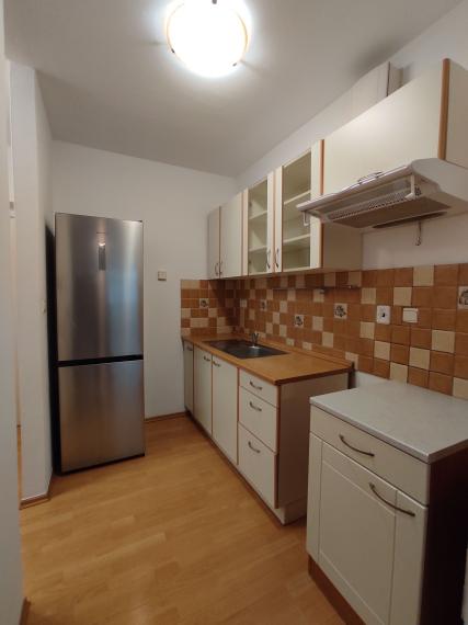 Celok 2 kancelárií so zázemím + 2x PARKING, v blízkosti Polusu, 51,50 m² + 4,2m² LOGGIA