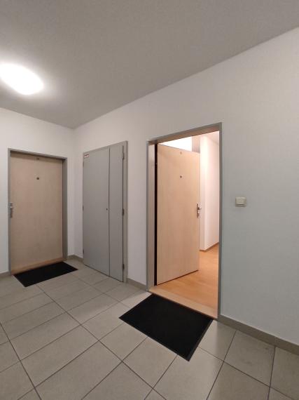 Celok 2 kancelárií so zázemím + 2x PARKING, v blízkosti Polusu, 51,50 m² + 4,2m² LOGGIA