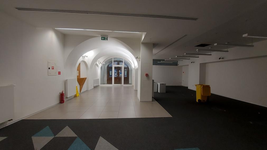 Obchodný priestor 250m2 s možnosťou rozšírenia na 350m2, Obchodná-Staré Mesto