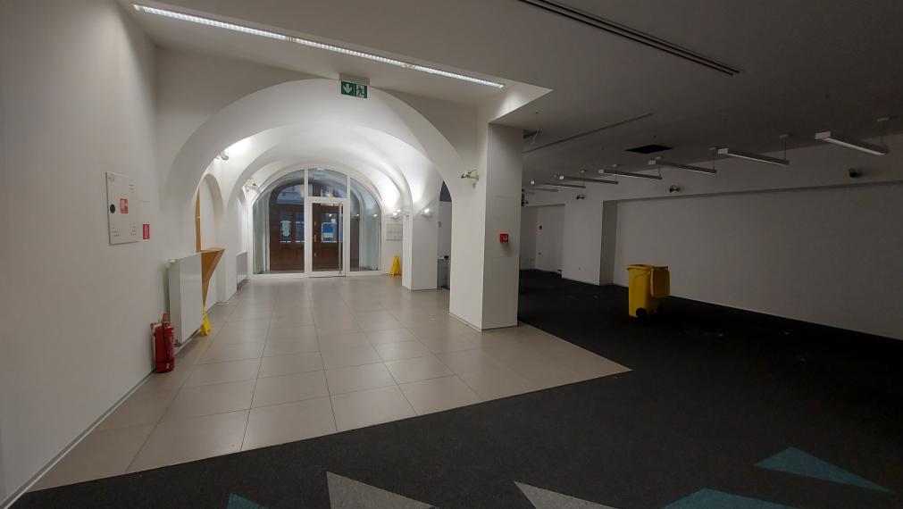 Obchodný priestor 250m2 s možnosťou rozšírenia na 350m2, Obchodná-Staré Mesto