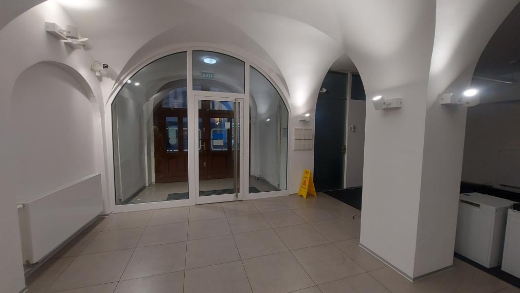 Obchodný priestor 250m2 s možnosťou rozšírenia na 350m2, Obchodná-Staré Mesto