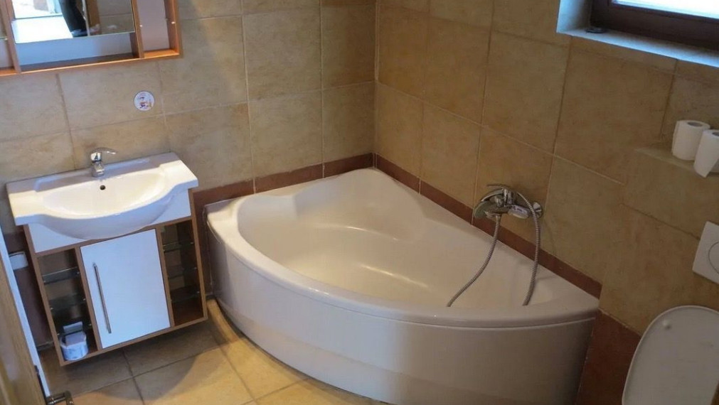 Malý šarmantný domček na prenájom, nachádza sa na ulici Brigádnická 22, v Bratislave IV Devín TOP