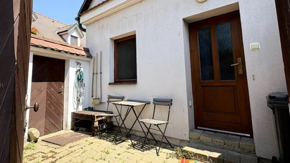 Malý šarmantný domček na prenájom, nachádza sa na ulici Brigádnická 22, v Bratislave IV Devín TOP