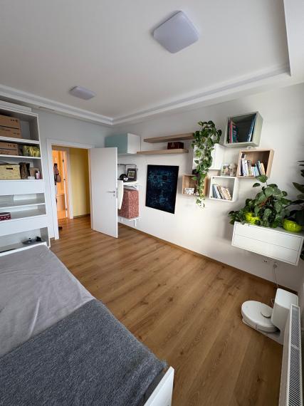 EXKLUZÍVNE Priestranný 3-izbový byt s nadštandardnou terasou 54,7 m² | Záhorská Bystrica – Pod vŕškami