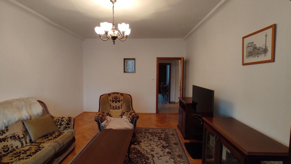 Priestranný 2,5 izbový byt na Súmračnej ulici v Ružinove na prenájom