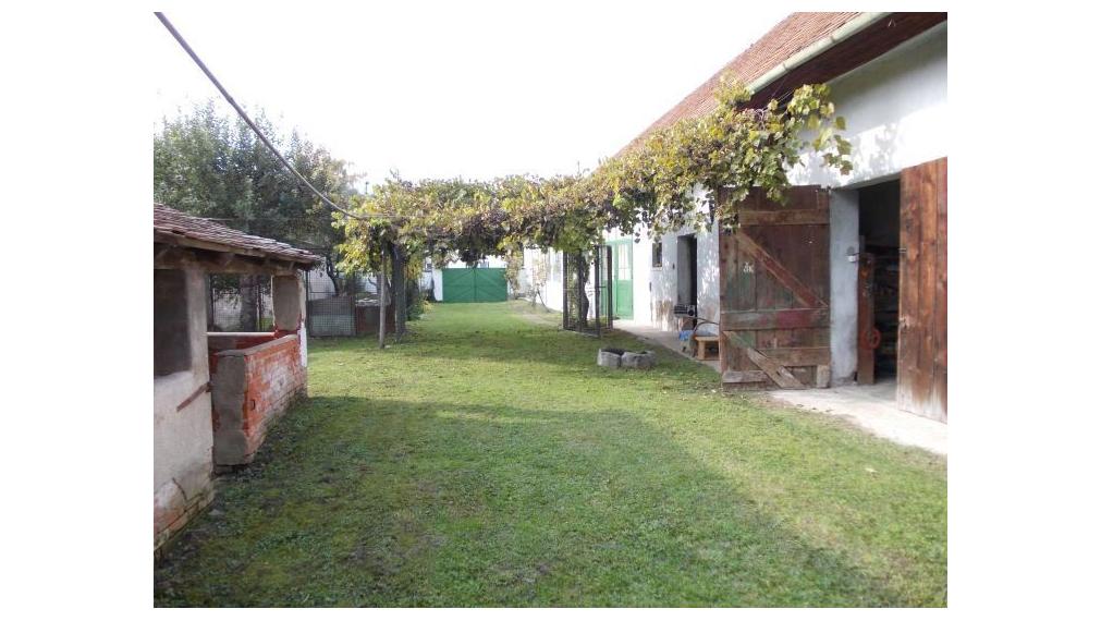 Útulný vidiecky rodinný dom s atmosférou na predaj - Tesárske Mlyňany