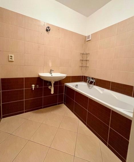 Priestranný 3-izbový byt na predaj - ul. Exnárova, Bratislava II TOP