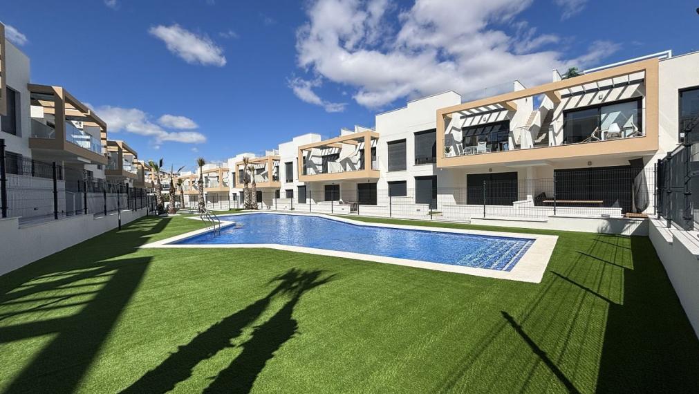 Dvoj a trojizbové apartmány v rezidenčnej oblasti Villamartin, Costa Blanca
