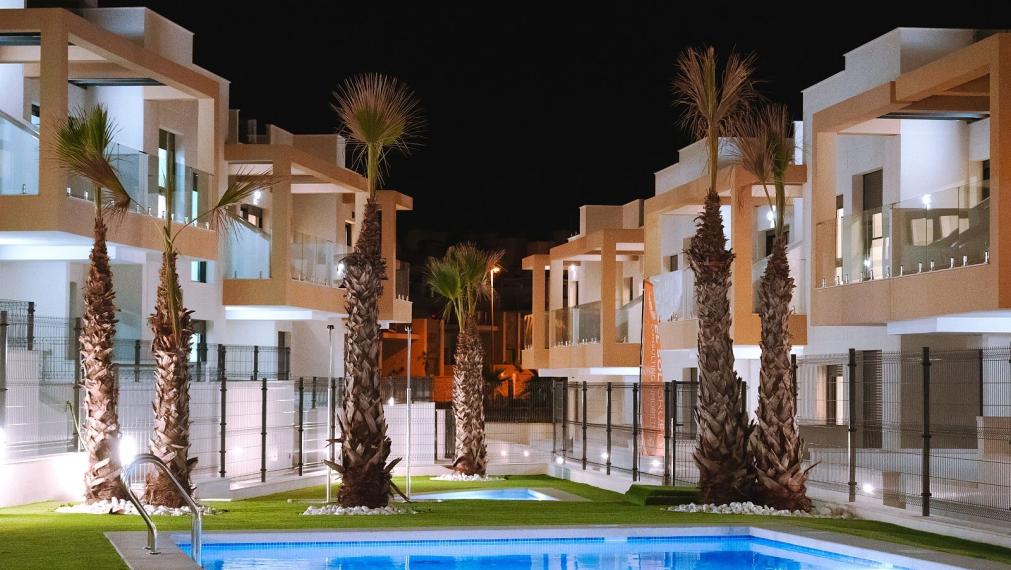 Dvoj a trojizbové apartmány v rezidenčnej oblasti Villamartin, Costa Blanca
