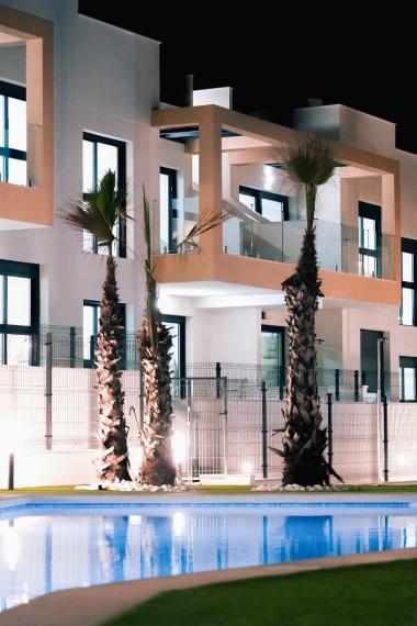 Dvoj a trojizbové apartmány v rezidenčnej oblasti Villamartin, Costa Blanca