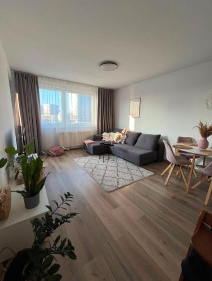 Kompletne zariadený 2-izbový byt na prenájom  - ul. Bosákova, Bratislava V TOP 