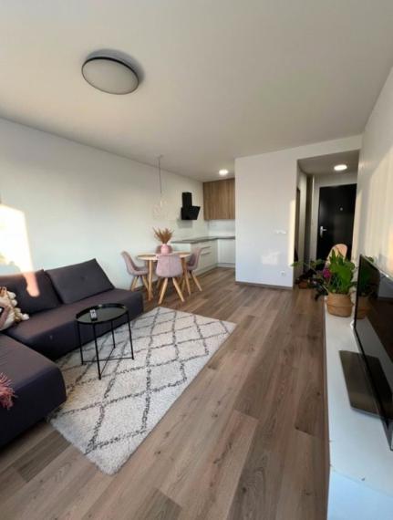 Kompletne zariadený 2-izbový byt na prenájom  - ul. Bosákova, Bratislava V TOP 