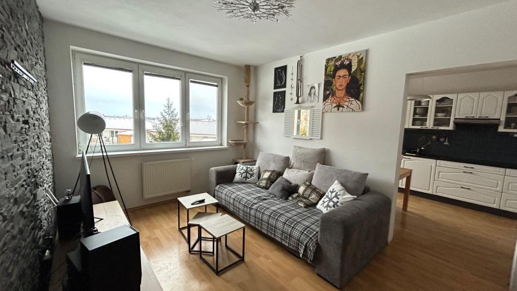 Priestranný 2 izbový byt s možnosťou prerobenia na 3 izbový – Most pri Bratislave