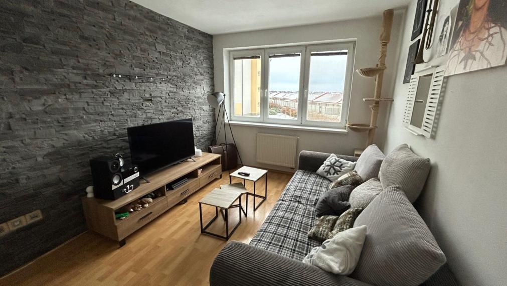 Priestranný 2 izbový byt s možnosťou prerobenia na 3 izbový – Most pri Bratislave