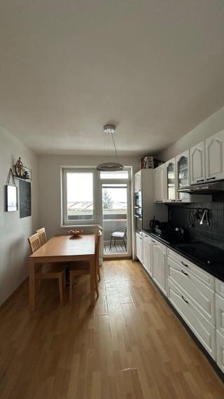 Priestranný 2 izbový byt s možnosťou prerobenia na 3 izbový – Most pri Bratislave