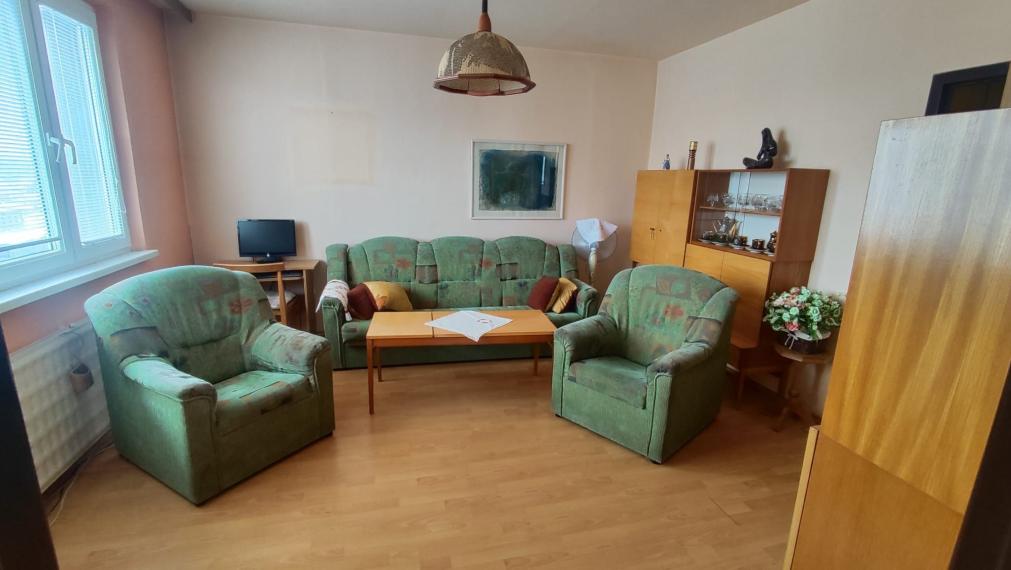 Na predaj 3 izbový byt s lodžiou a pivnicou v pôvodnom stave - Žilina